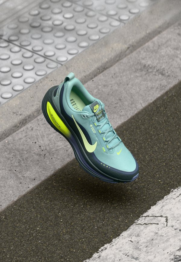 Nike Performance VOMERO 18 GTX - Road running shoes - seaweed/barely volt/cannon/volt/world indigo/obsidian