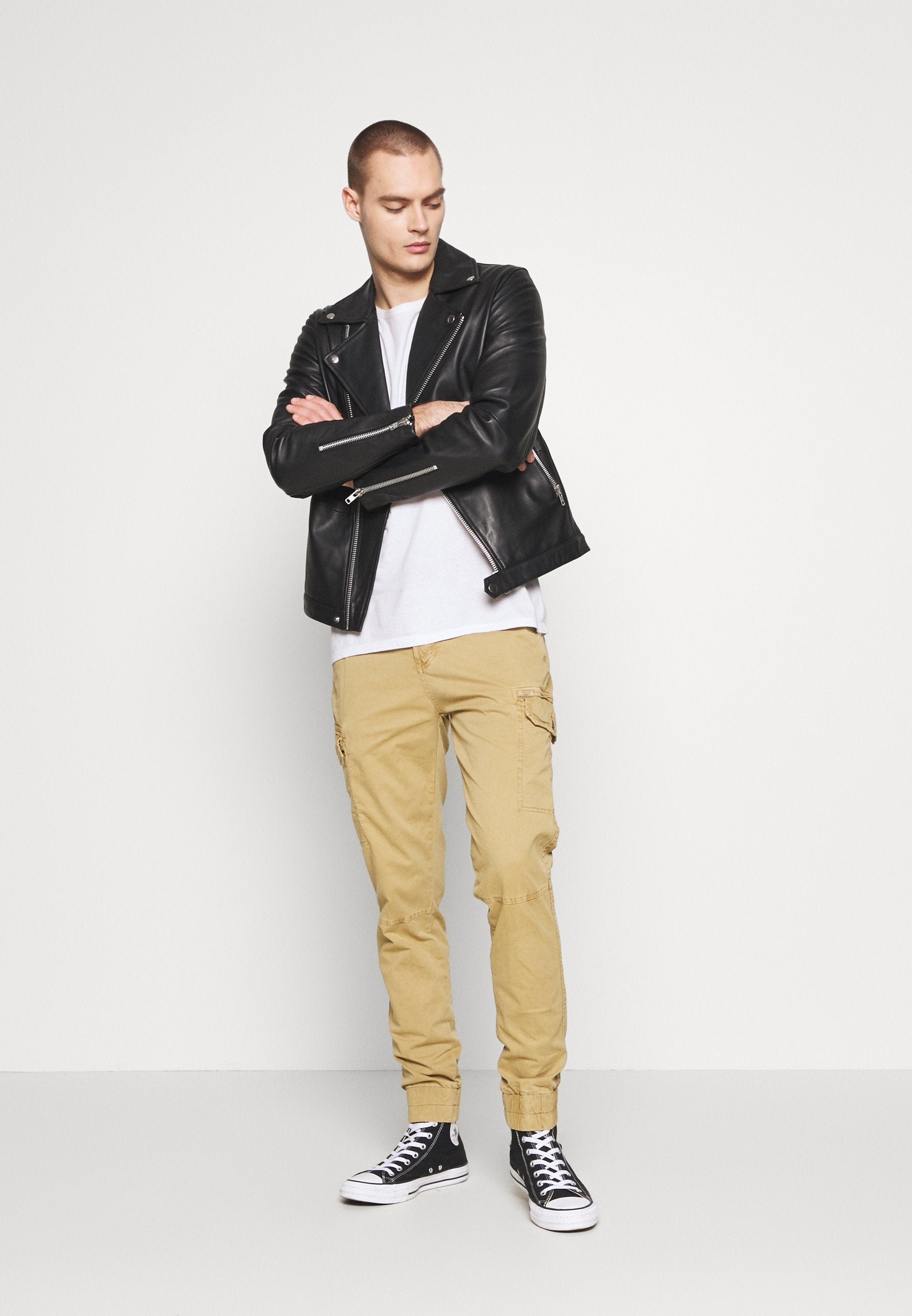 BHNAN REGULAR FIT SLIM LEG Media 2