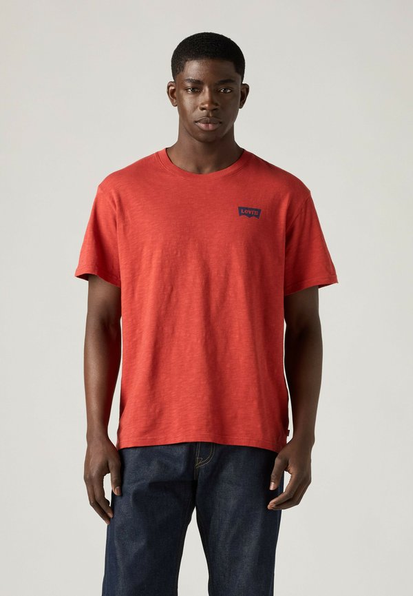 Levi's® LSE_SS RELAXED FIT TEE BOXTAB 5IN BLACK. - Print T-shirt - levis records crus reds