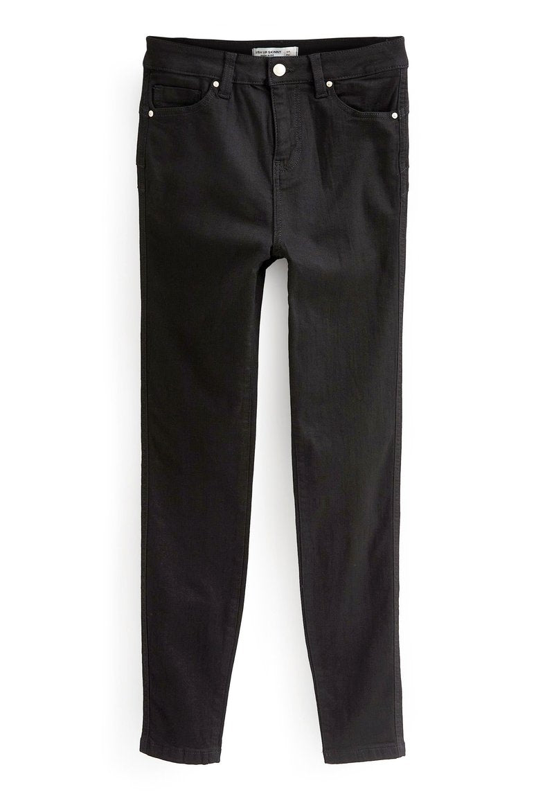 Schwarze, enge Jeans aus Denim mit glatter Textur, hoher Taille, fünf Taschen und silbernen Beschlägen. Das Design umfasst einen Reißverschluss und Gürtelschlaufen.