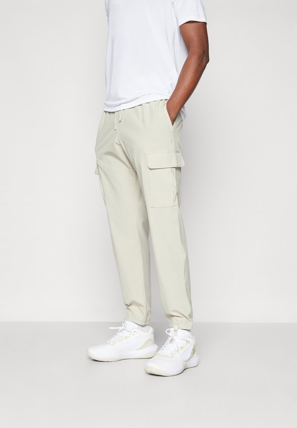 Under Armour VIBE WOVEN - Cargo trousers - khaki base/black