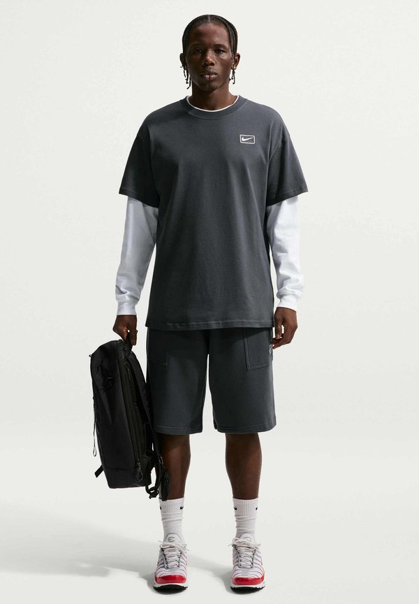 Nike Sportswear TEE - Print T-shirt - anthracite