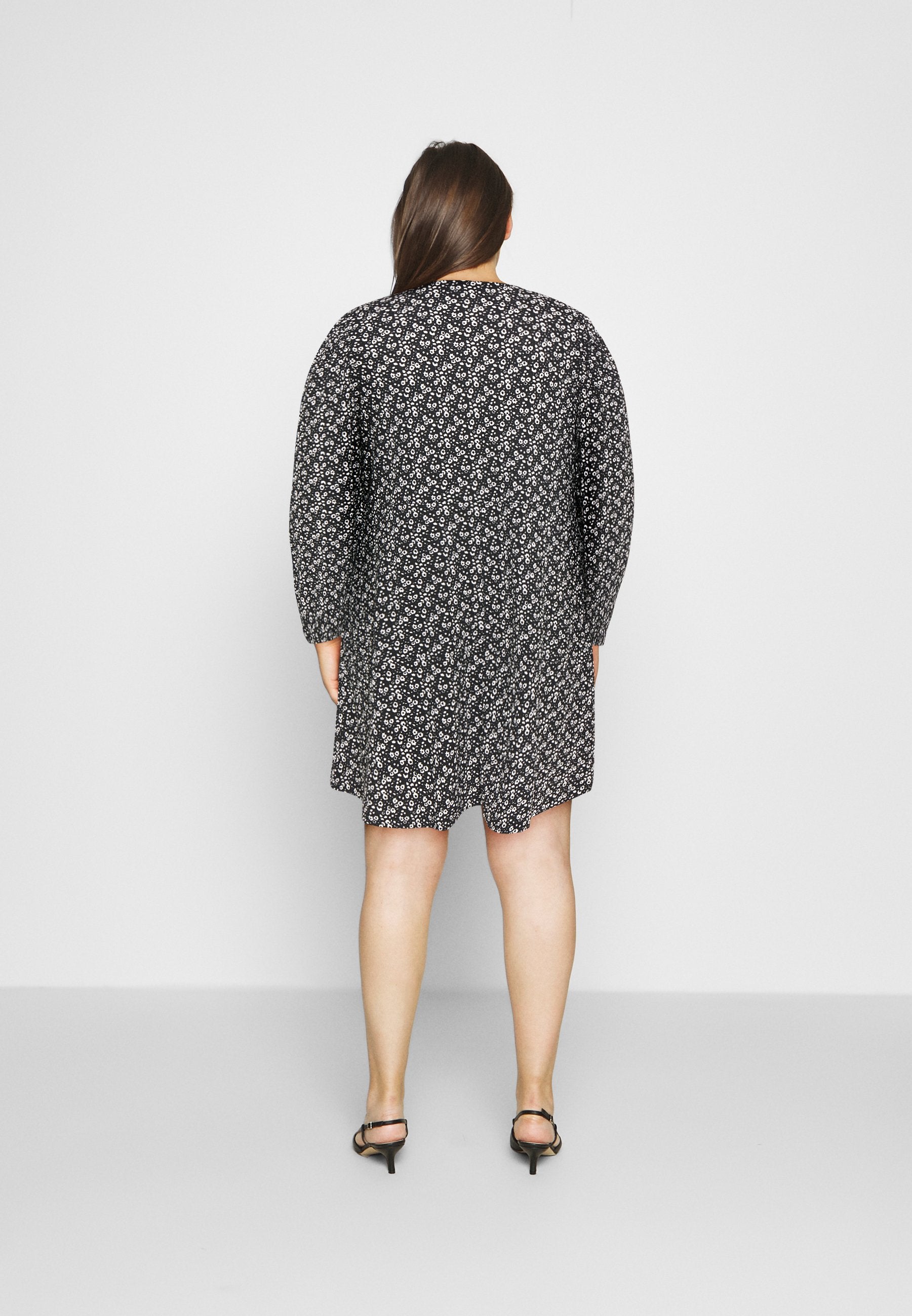 CARZILLY CALF DRESS Media 4