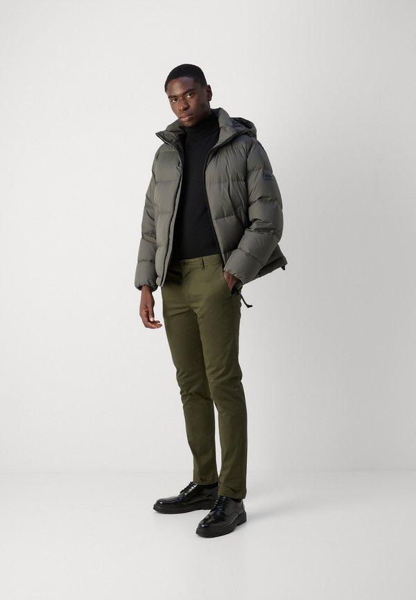 Scotch & Soda ESSENTIALS STUART