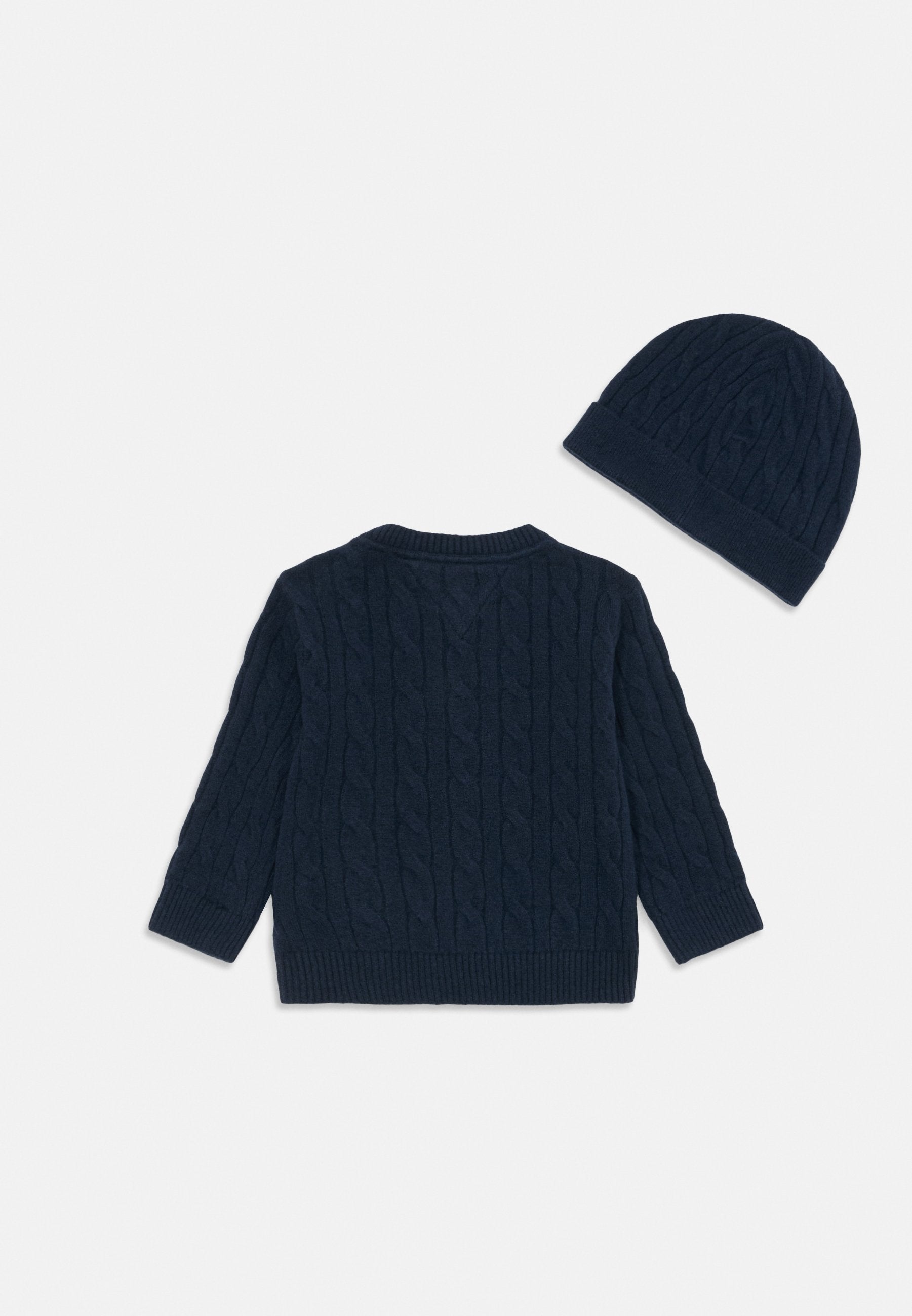 JUMPER AND BEANIE GIFT BOX Media 2
