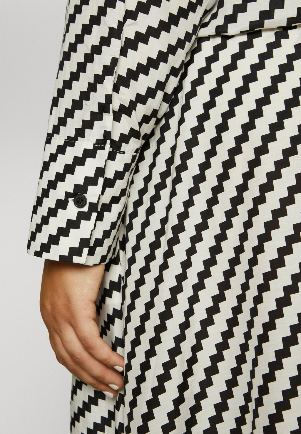 ZIGZAG WAISTED MIDI DRESS Media 6