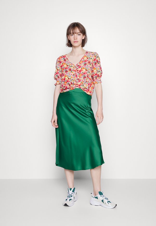 ONLY Tall ONLFREDERIKKE V NECK