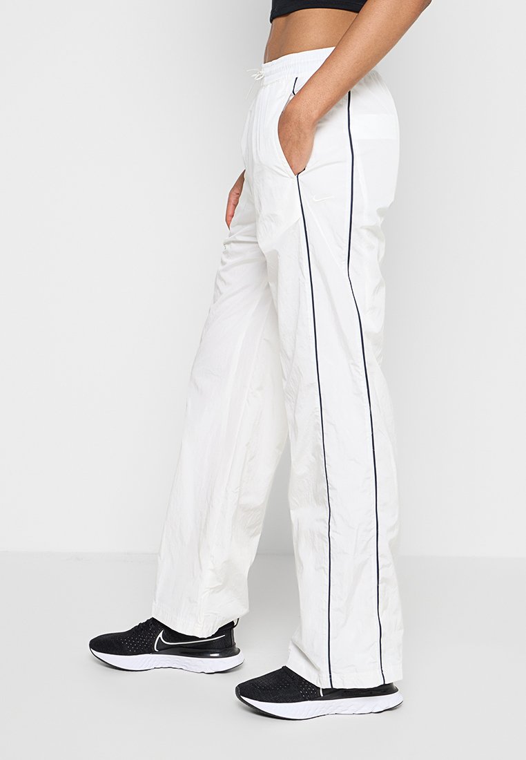 Nike Sportswear REGULAR FIT