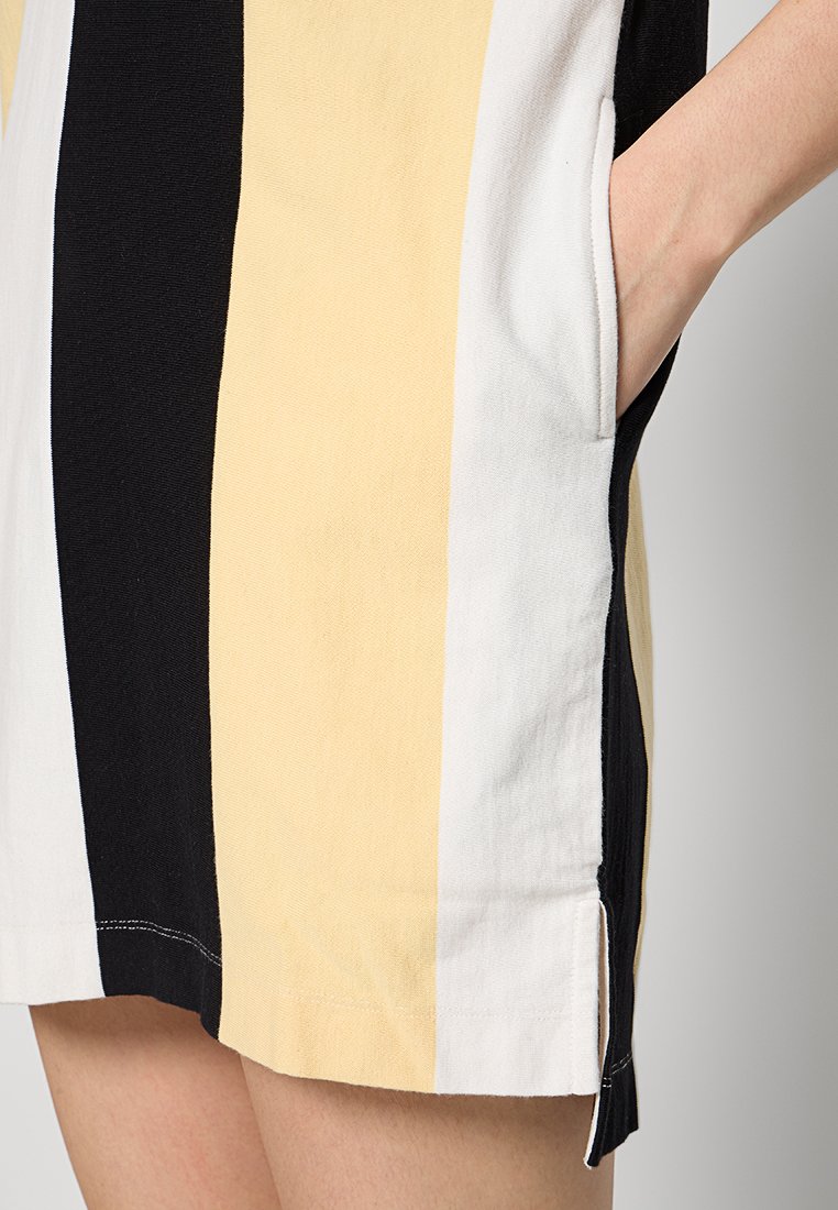 MOSCHINO JEANS