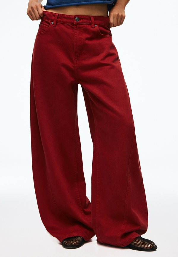 Bershka STRAP BARREL - TROUSERS - Wide Leg - red