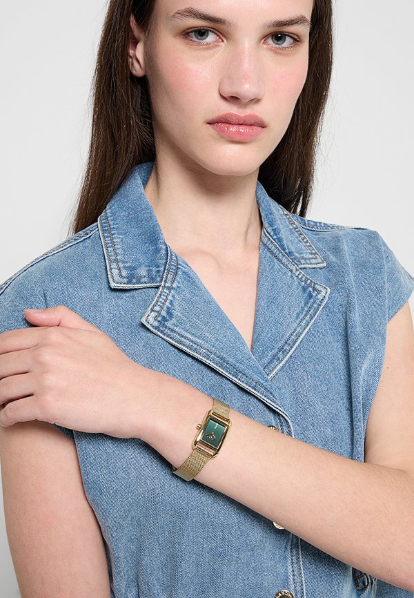 DKNY