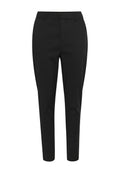 Schwarze Hose mit taillierter Passform, aus einem glatten, leichten Stoff gefertigt, mit Gürtelschlaufen und seitlichen Taschen für Funktionalität.