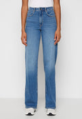 Hoch geschnittene, gerade Jeans in hellblauem Denim. Verfügt über fünf Taschen, dezente Nähte und einen lockeren Schnitt durch die Beine.