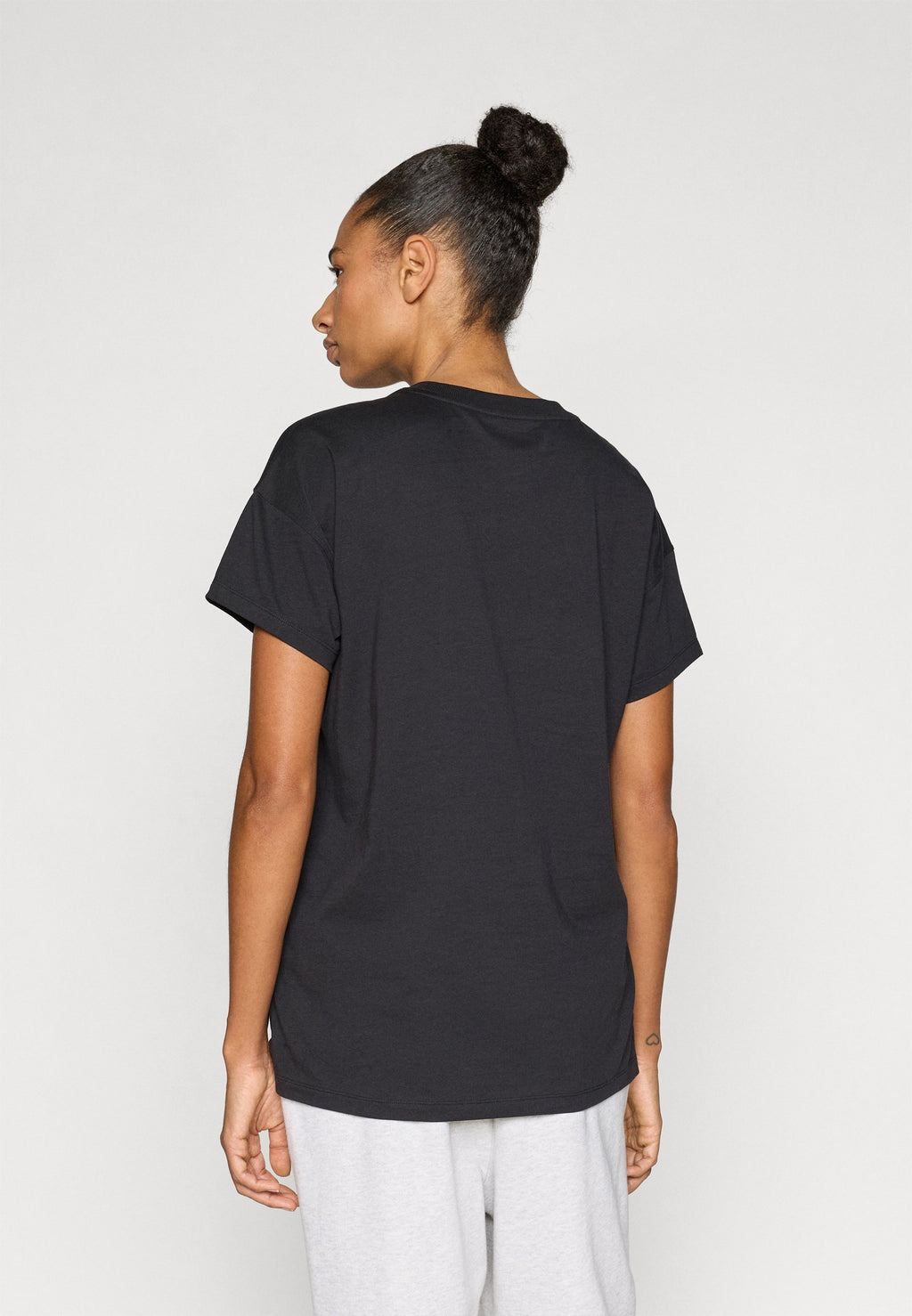 DKNY RHINESTUD LOGO DROP SHOULDER SHORT SLEEVE LEGGING TEE