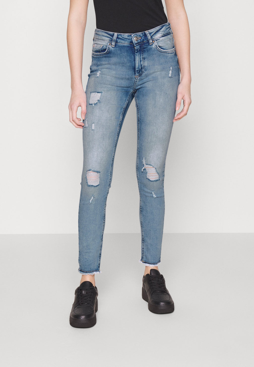 ONLBLUSH MID Media 3