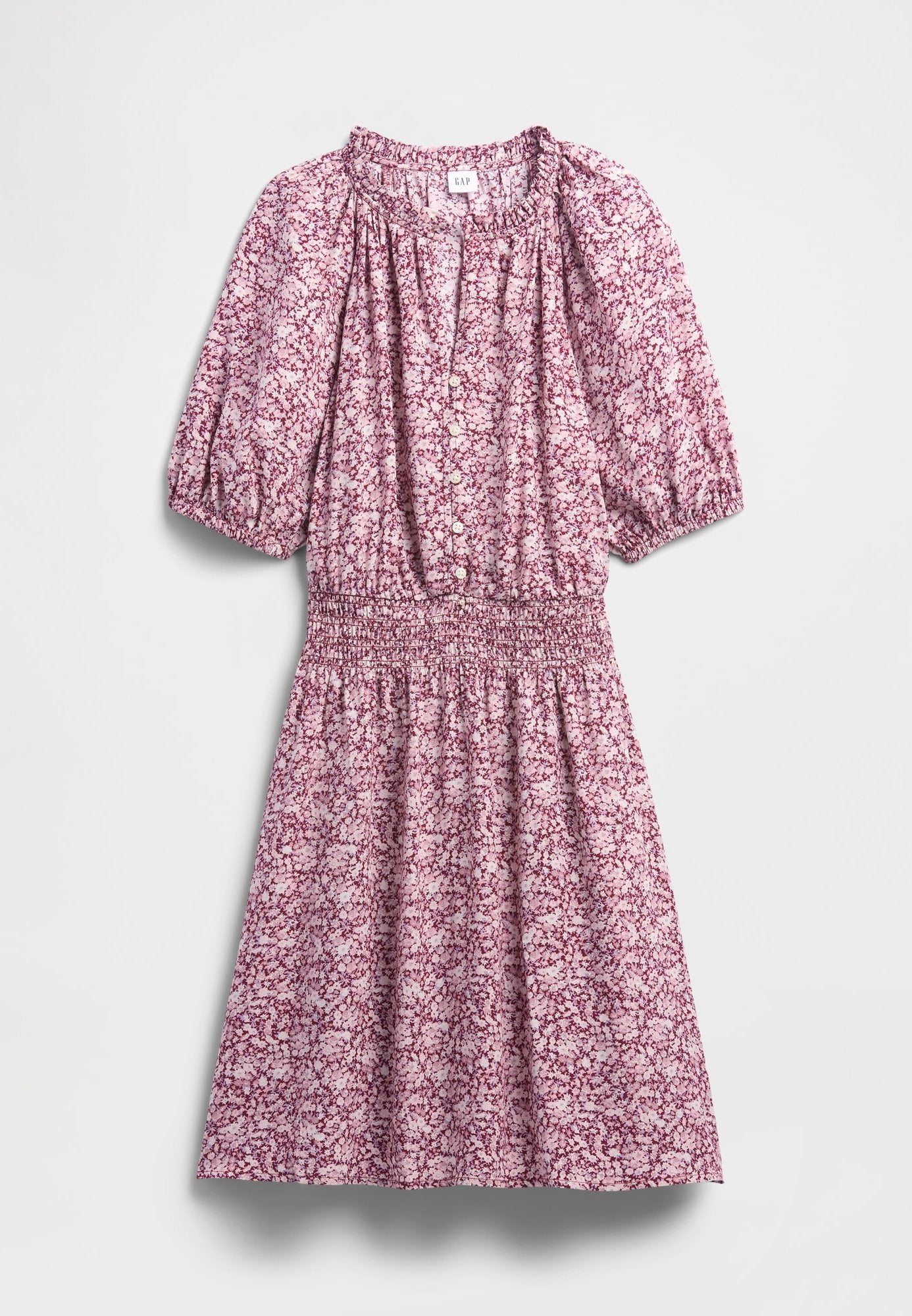 Florales Kleid in Rosa- und Weißtönen mit geraffter Taille, Puffärmeln, Knopfleiste vorne und weicher Stoffstruktur.