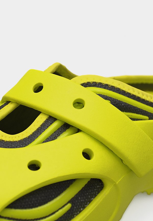 Crocs CAGED MULE