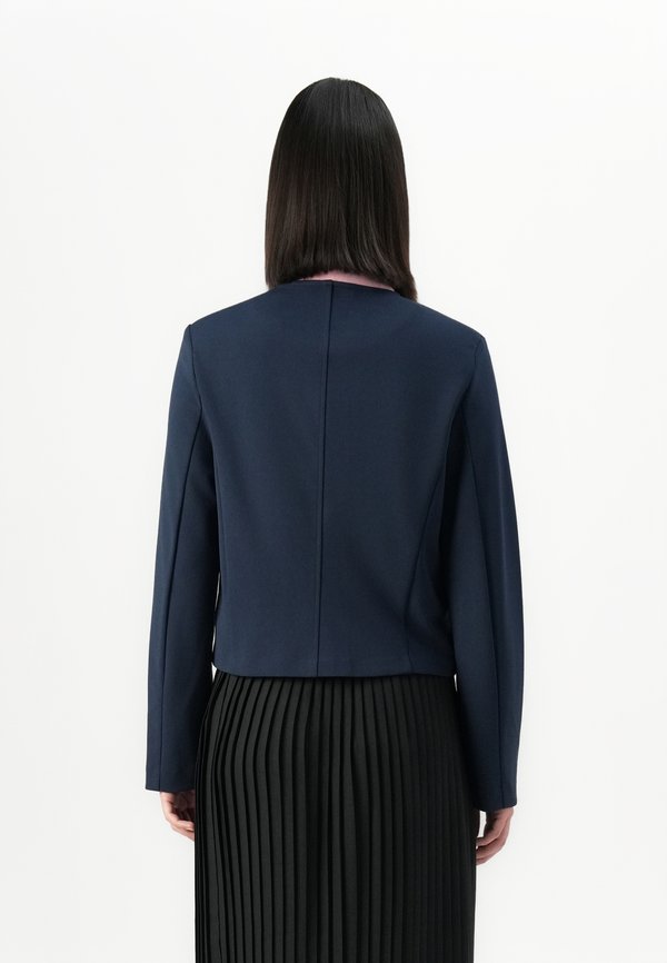 Calvin Klein  LADY