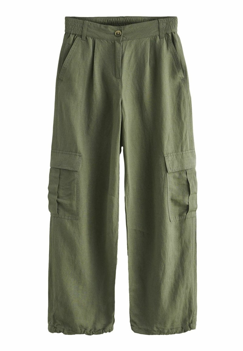 Grüne Cargo-Hosen aus Baumwolle mit elastischem Bund, zwei seitlichen Taschen und zwei Cargo-Taschen an den Oberschenkeln. Weit geschnittenes Design.