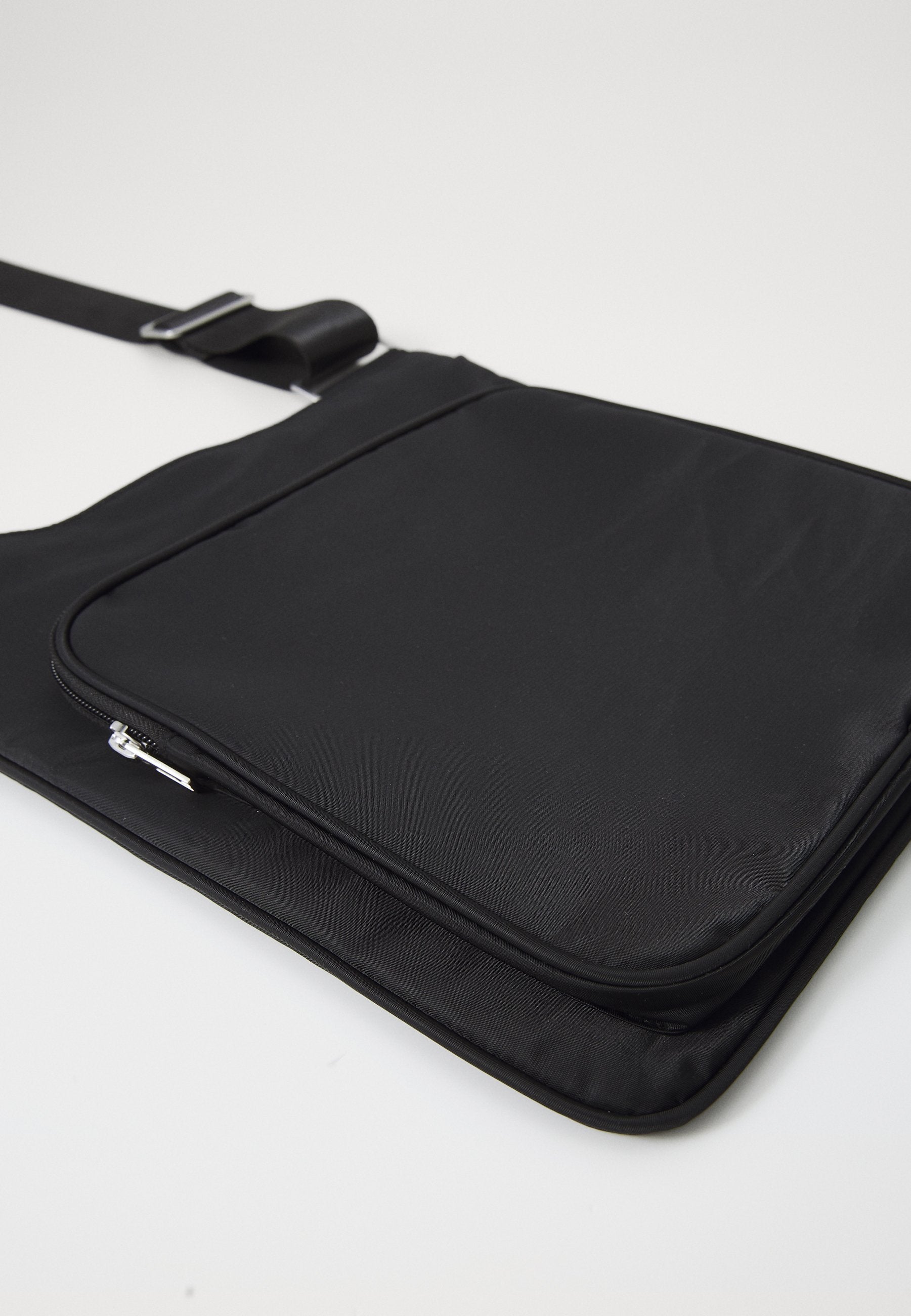 Weekday CROSSBODY BAG