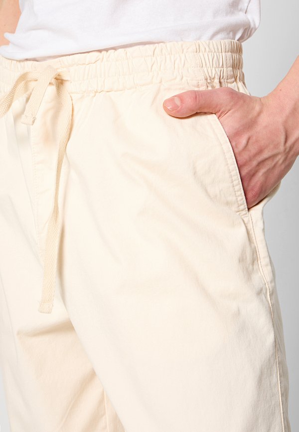 DOCKERS