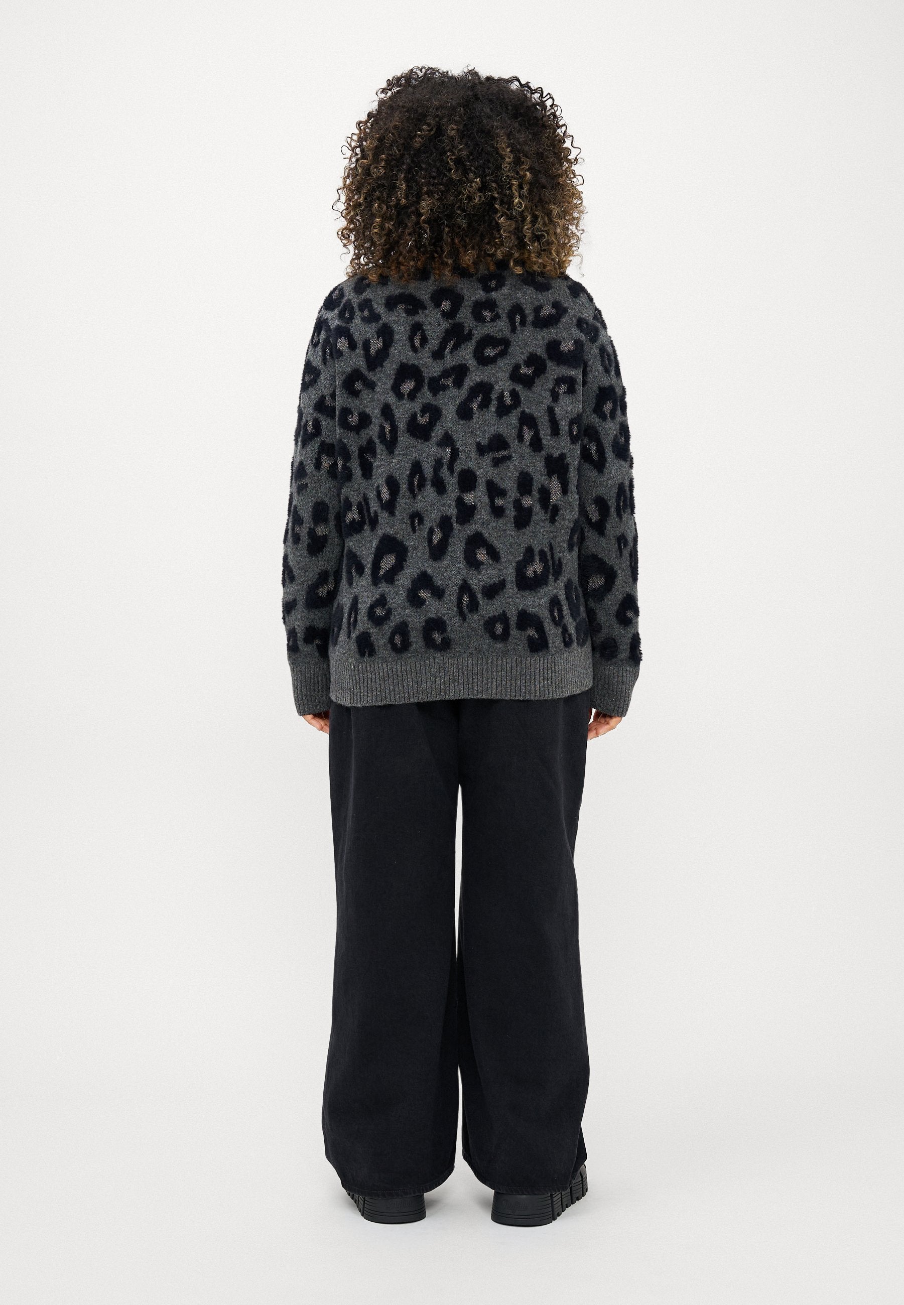 CARSARA GLITTER O NECK  Media 4