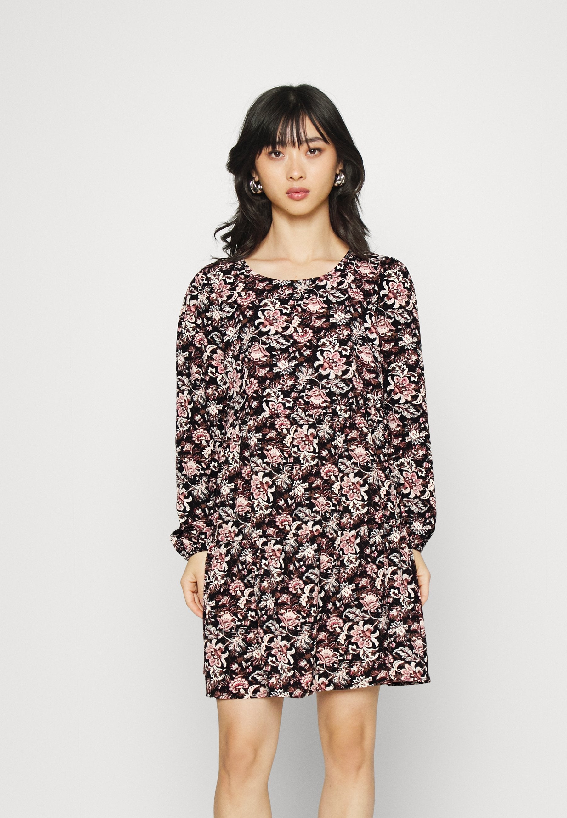 ONLNOVA LUX THEA DRESS Media 3