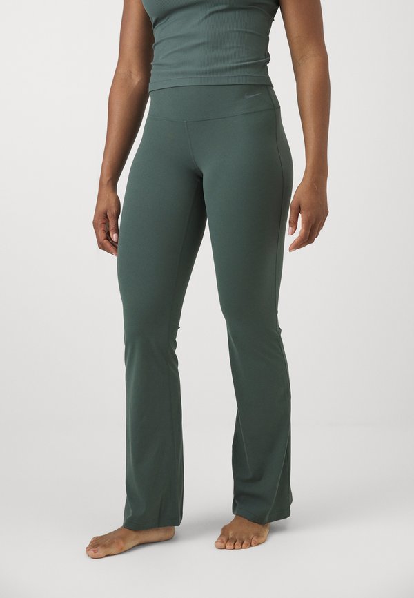 Nike Performance ZENVY FLARE