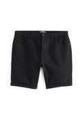 Schwarze Denim-Shorts mit umgeschlagenen Säumen, fünf Taschen, Metallknopfverschluss und dezenten Nähdetails. Glatte Textur und taillierte Passform.