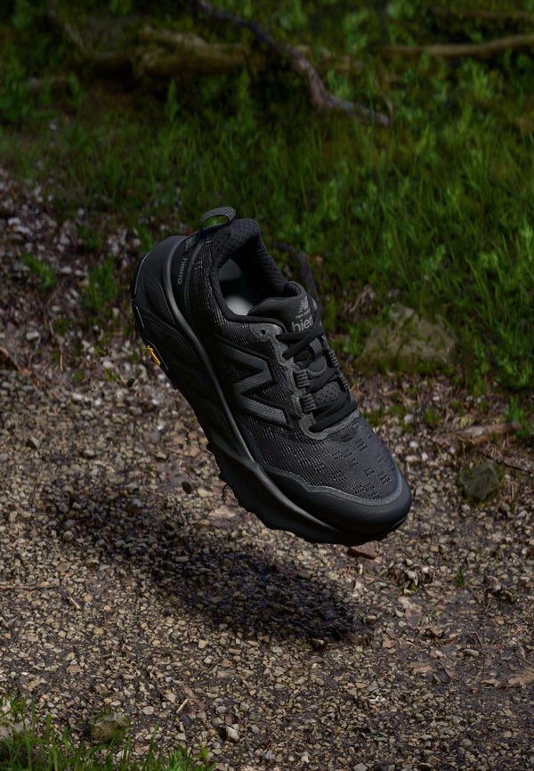 New Balance HIERRO V9 - Trail running shoes - black cement