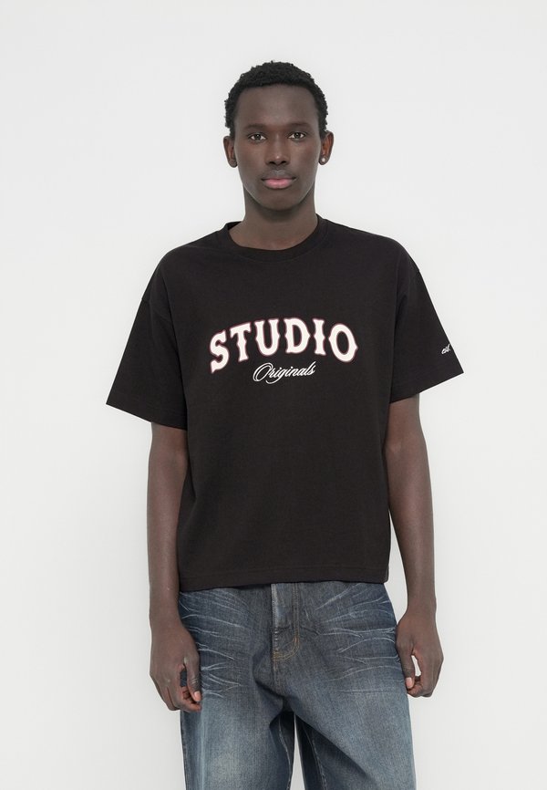 Jack & Jones JORUPSTATE TYPO FRONT TEE  - Print T-shirt - black
