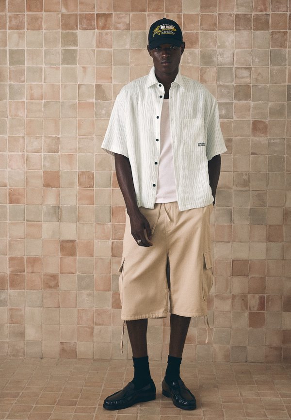 Bershka STRIPES BOXY - SHIRT - Shirt - white