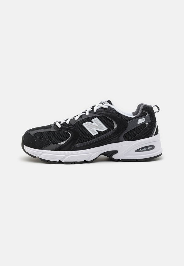 New Balance Trainers - black