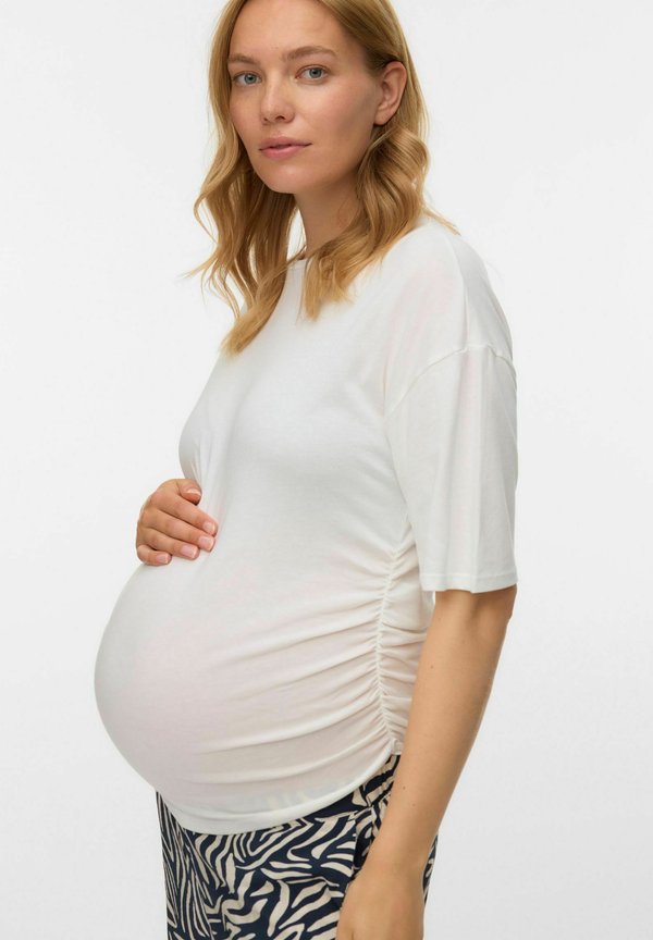 Vero Moda Regular Fit Round Neck Dropped shoulders - Basic T-shirt - snow white