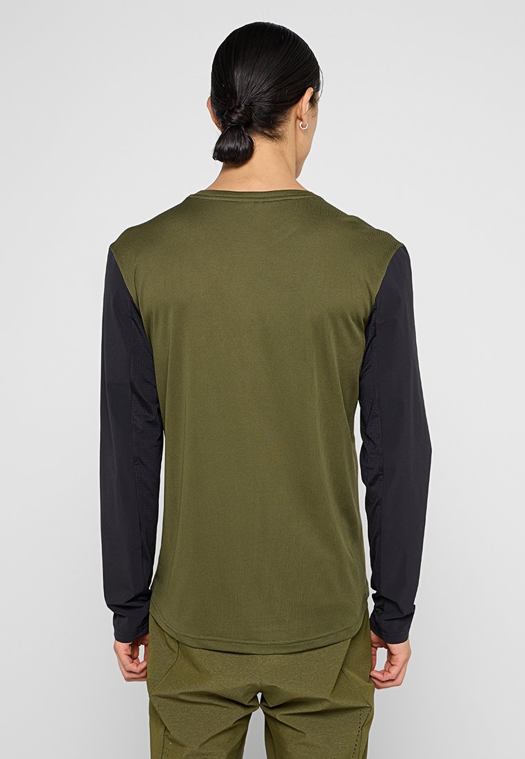REGULAR FIT Media 2