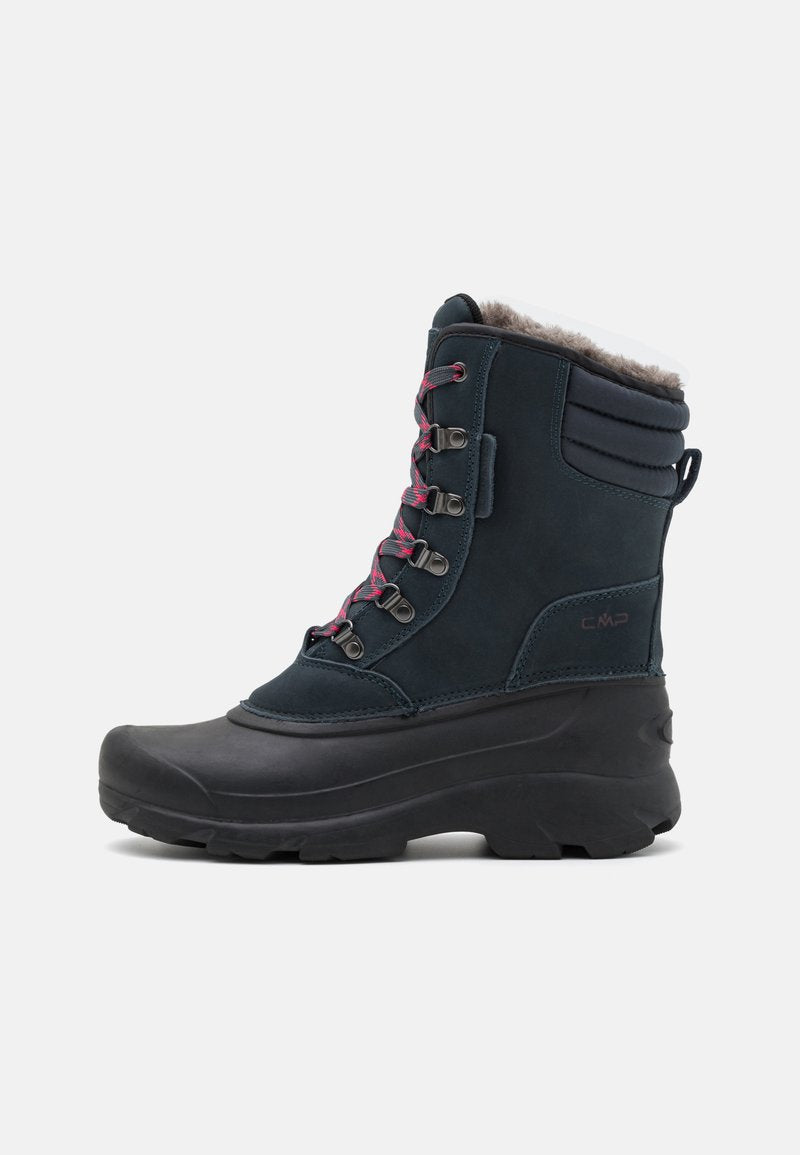 Dunkelblaue wasserdichte Winterstiefel mit Kunstfellfutter, pinken und grauen Schnürsenkeln, Metallösen und robuster schwarzer Gummisohle.