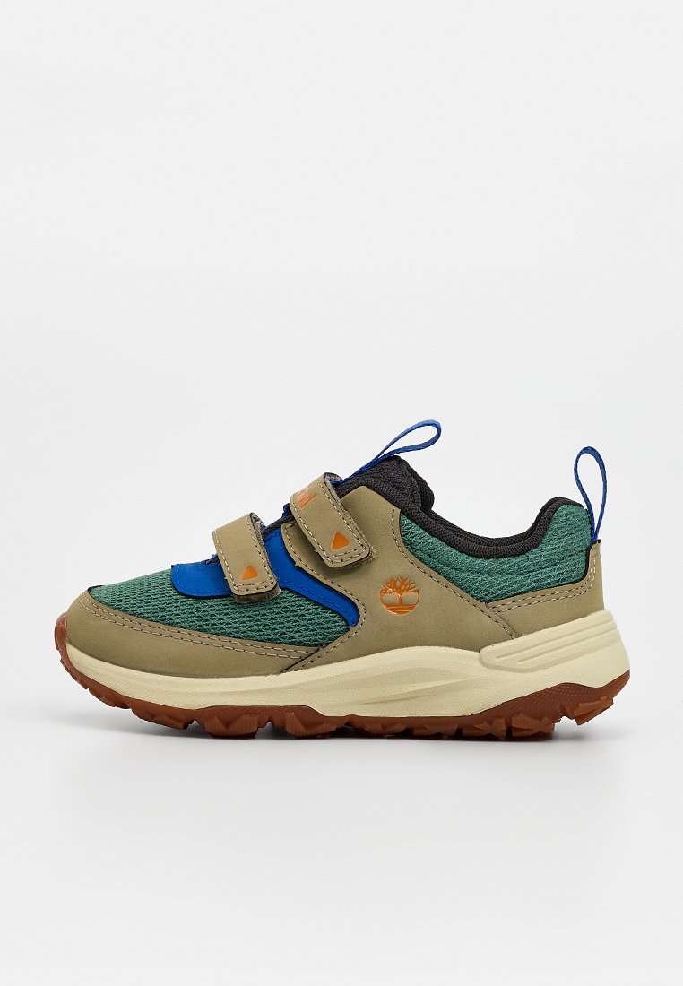 Grüner und beige Sneaker für Kinder mit blauen Akzenten, zwei Klettverschlüssen, gepolstertem Kragen, Zuglaschen und strukturierter brauner Sohle.