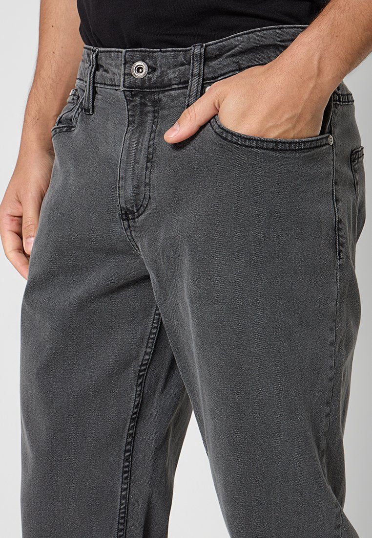 LOOSE FIT Media 4