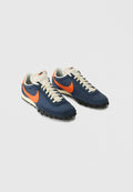 Nike Sportswear WAFFLE RACER '26 - Trainers - midnight navy/safety orange/sail/coconut milk/black
