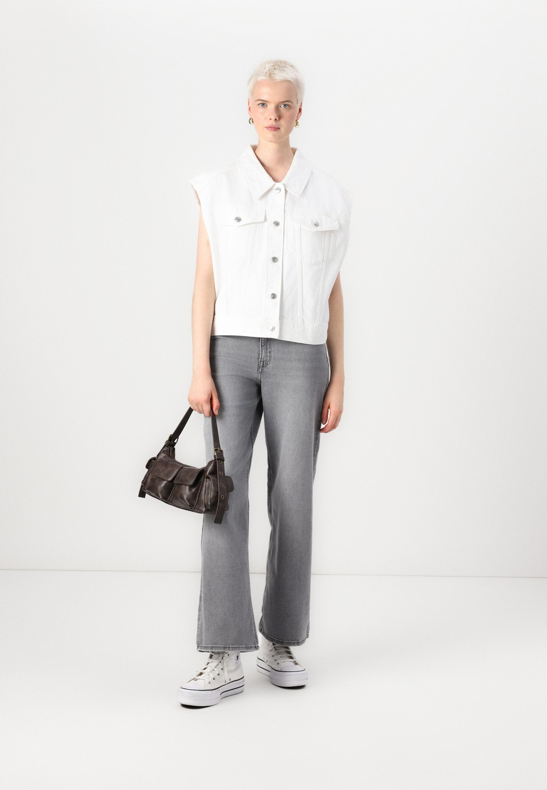 ONLROBYN VEST Media 2