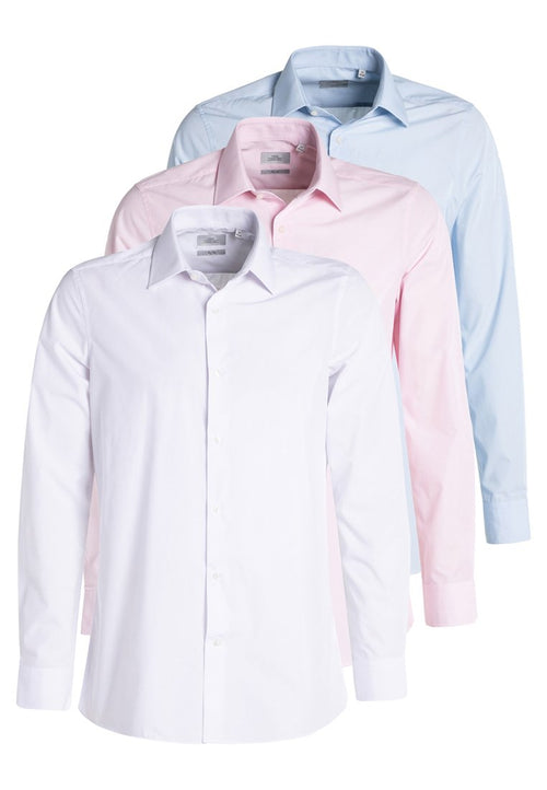 Drei Langarm-Hemdblusen: weiß, rosa und hellblau. Hergestellt aus glattem Stoff mit klassischem Kragen und Knopfverschluss.