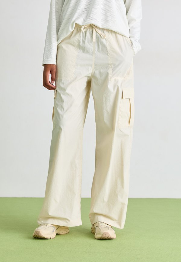New Balance PANT - Cargo trousers - beige