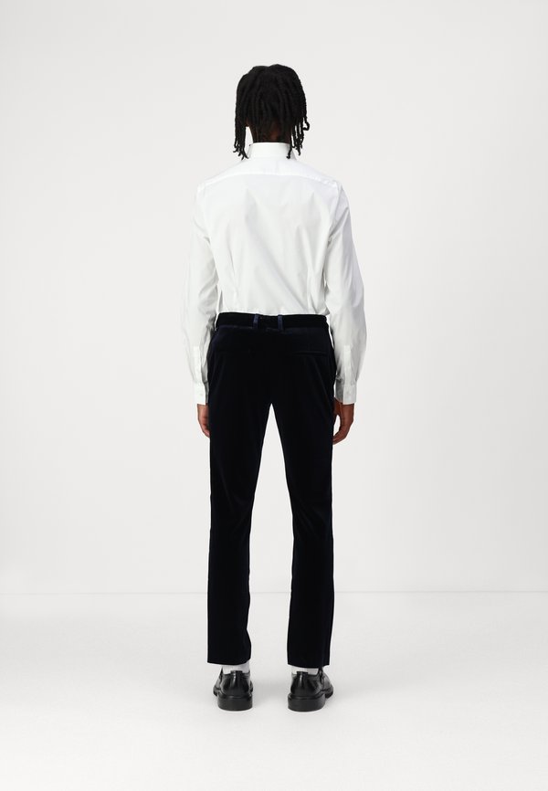Bruuns Bazaar VELVETBBAXEL PANTS