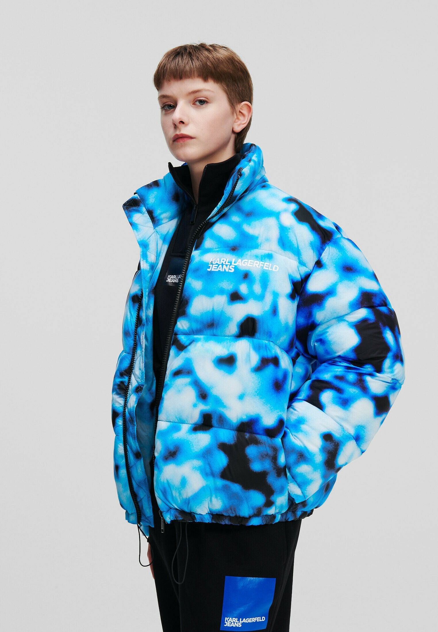 BLURRED ALL-OVER PRINT PUFFER Media 3