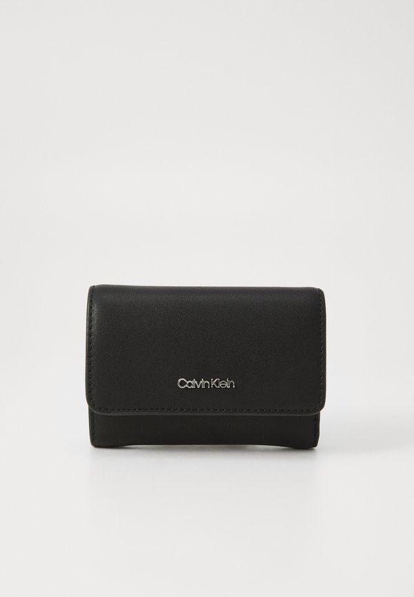 Calvin Klein MUST SMALL TRIFOLD ZIP - Wallet - black