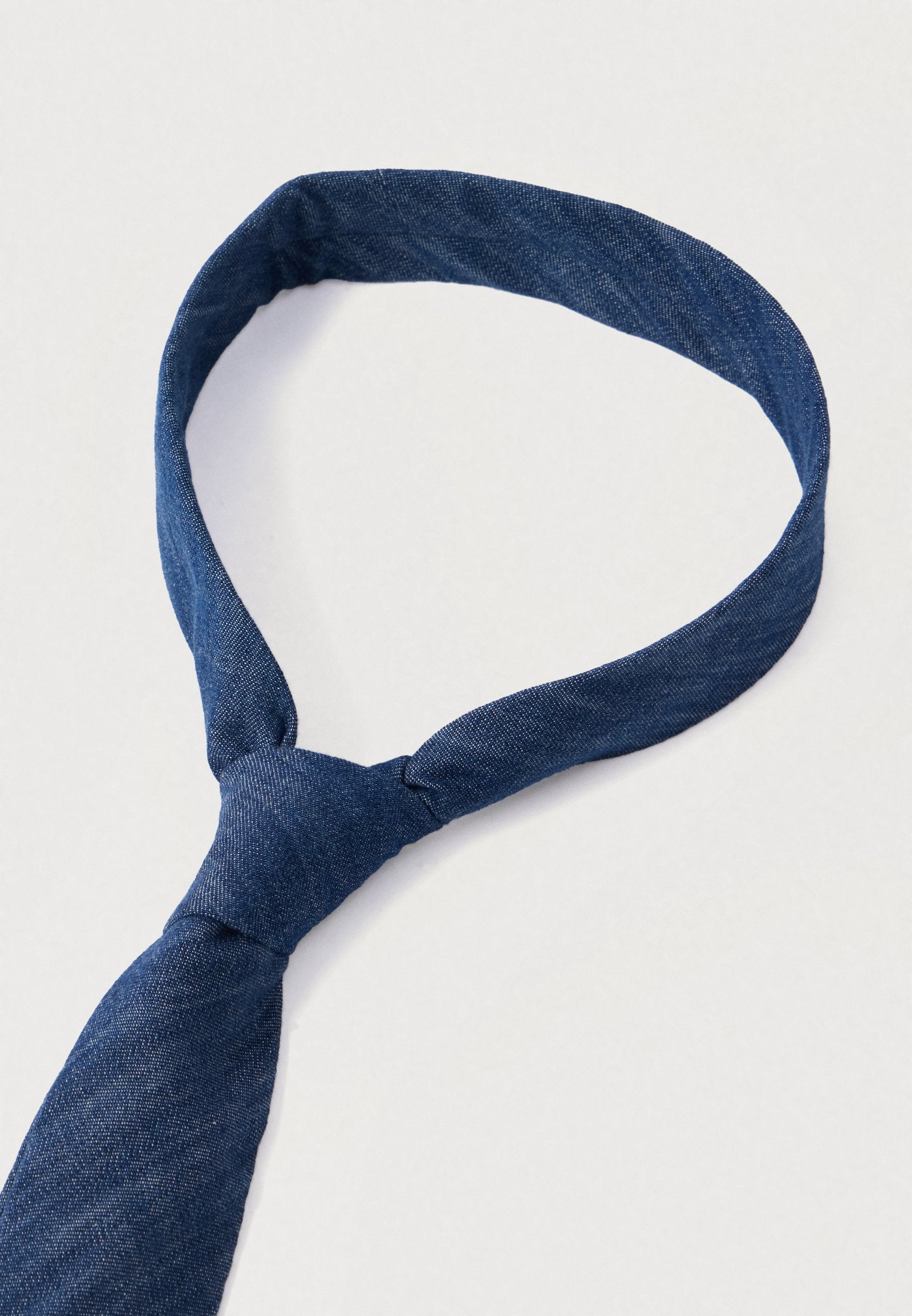 GAP GAPSTUDIO CHAMBRAY SKINNY TIE