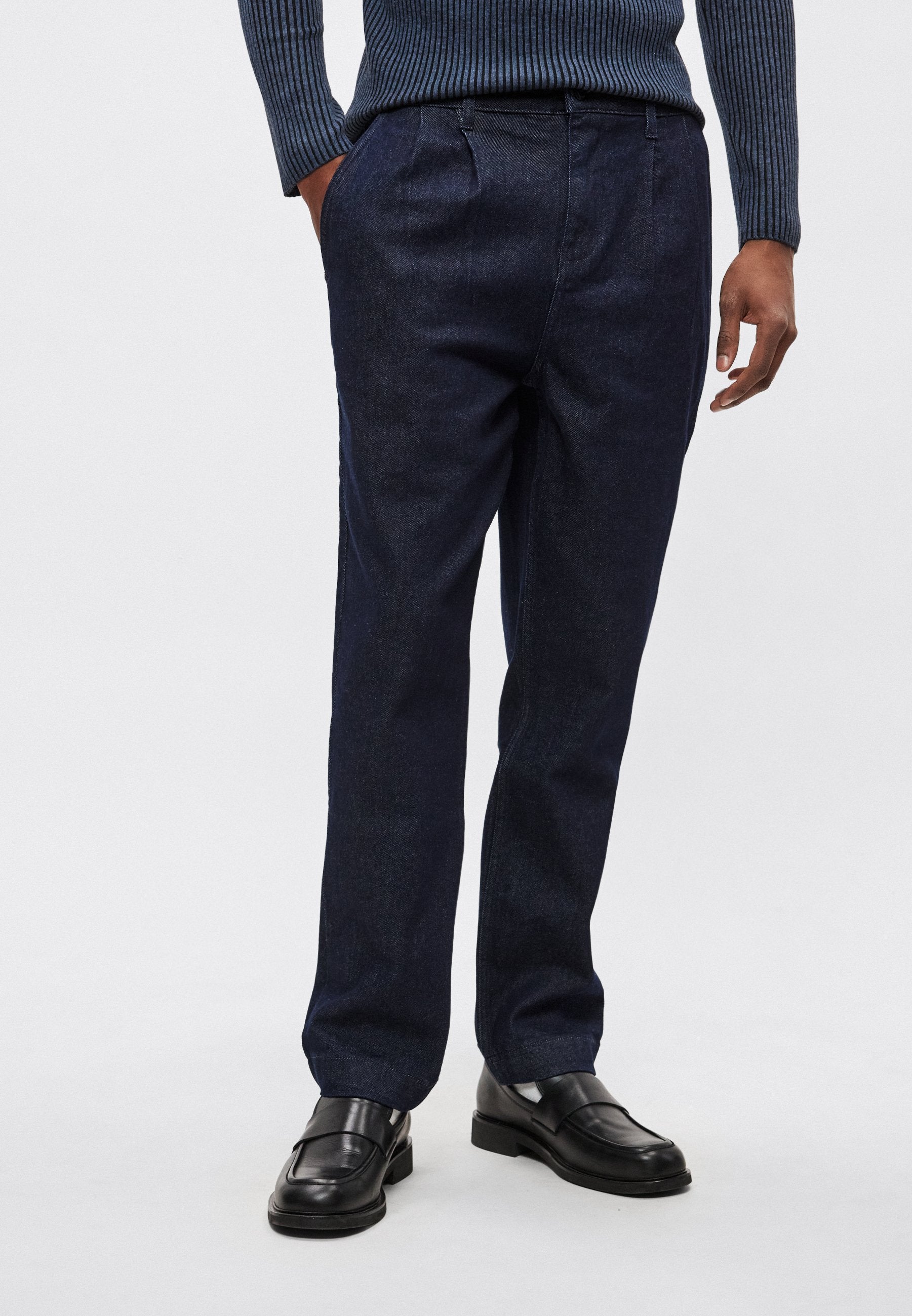 DOUBLE PLEAT PANTS Media 4