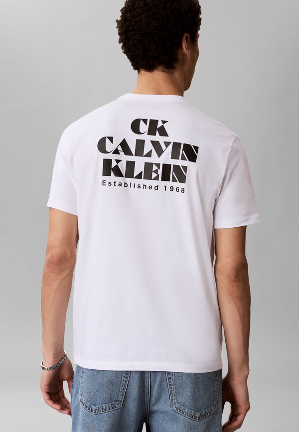 Calvin Klein Jeans RESORT GRAPHIC TEE - Print T-shirt - bright white
