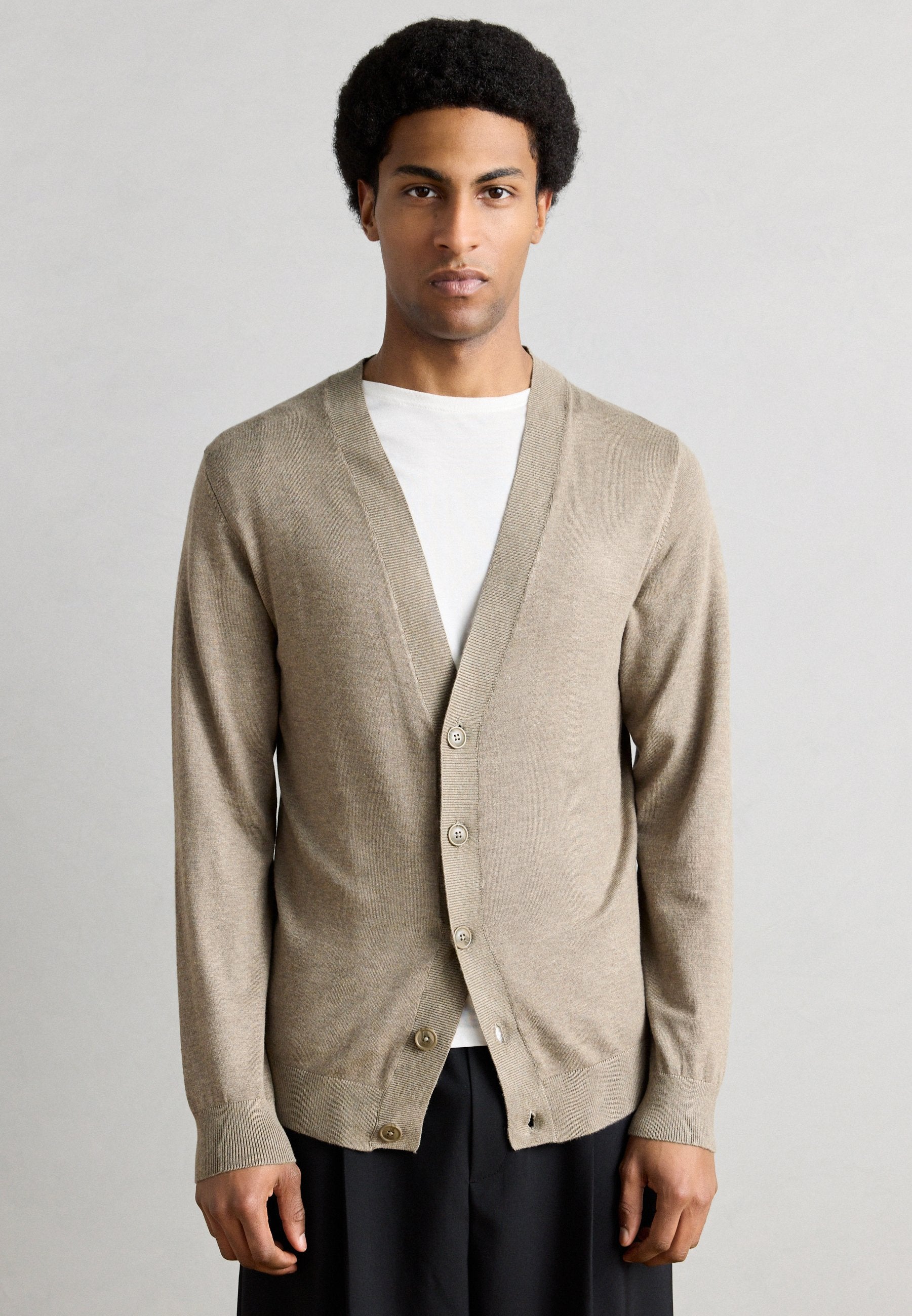 V NECK BUTTON CARDIGAN Media 3