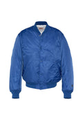 Blau bomberjacke mit glänzender Oberfläche, gerippten Bündchen und Saum, Knopfverschluss und Taschen an den Seiten. Logodetail am Ärmel.